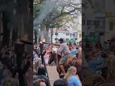 as #invernadas #recebendo #centelha da #chama #crioula na praça pinheiro machado.