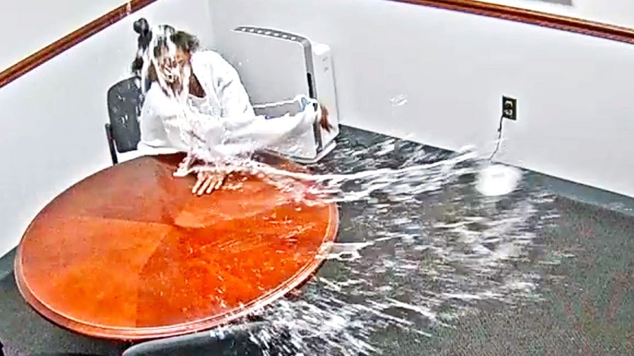 Una Abuela Pierde el Control y Dispara contra un Bebé