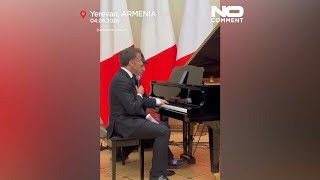 Macron canta 'La Bohème' de Aznavour