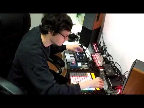 Minimal Techno (Live, Jam, Improvisation) wtih Microfreak, Volca Kick, Volca Bass and Ableton Push