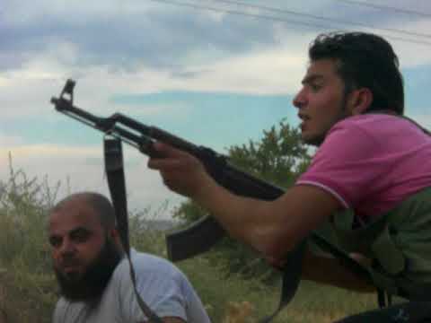 مقطع مطول يرصد الاشتباكات الدائرة أثناء تحرير حاجز المقالع في ريف معرة النعمان الشرقي من قبل لواء الفاتحين