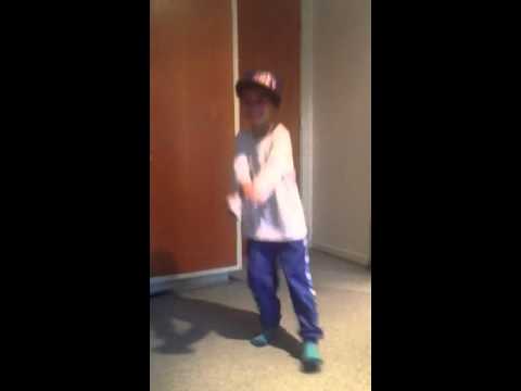 Lillebror gangnam style!