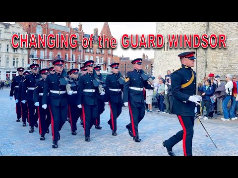 WINDSOR CASTLE GUARD 4th Regiment Royal Artillery with Band of the Scots Guards NEW