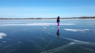 preview picture of video 'Thanksgiving day ice skating on Lake Moses'