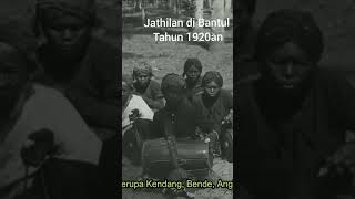 Download lagu Jathilan atau Kuda Kepang tahun 1920an di Bantul, Yogyakarta. mp3 Download lagu Jathilan atau Kuda Kepang tahun 1920an di Bantul, Yogyakarta. mp3