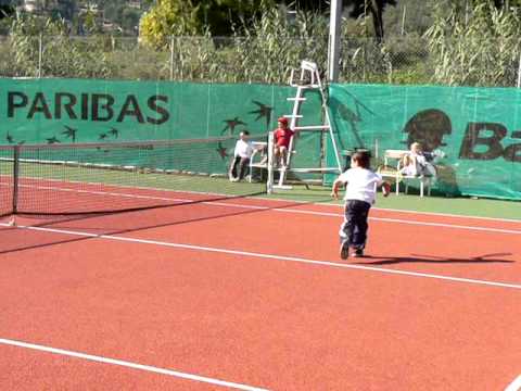 Lucas au tennis 2