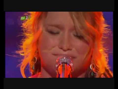 CRYSTAL BOWERSOX DOES A STUNNING PERFORMANCE FOR AMERICAN IDOL TITLE!  UP TO THE MOUNTAIN (HQ)