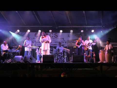 Max Mona  chante "Ti Milo" (A/C Eugène Mona)