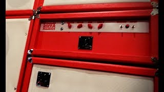 Video thumbnail for D Generation's Danny Sage plugs straight into a Needham 4-10" from Sioux Guitars by Sioux Guitars
