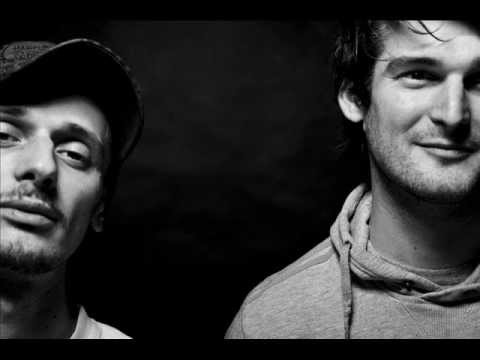 Akkezdet Phiai - Mivel Jatszol (Andro Remix)