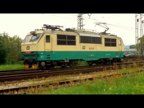 HDV 150.215-2 ČD posunuje.