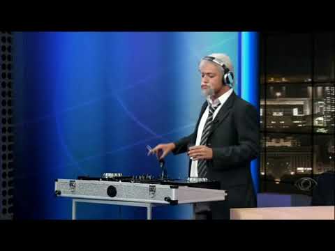 Poderoso castiga escutando Nocivo