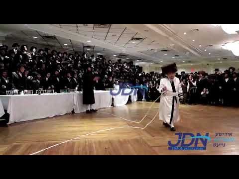 Kretchnif Siget Rebbe Dances At  An Einikel's Wedding - Kislev 5782