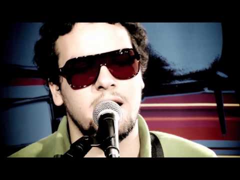 Entre A União E A Saudade - Mombojó