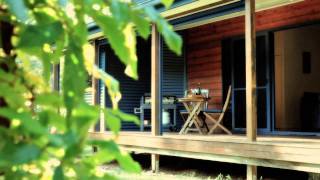 preview picture of video 'Crookneck Retreat Glasshouse Mountains Luxury Accommodation 2011'