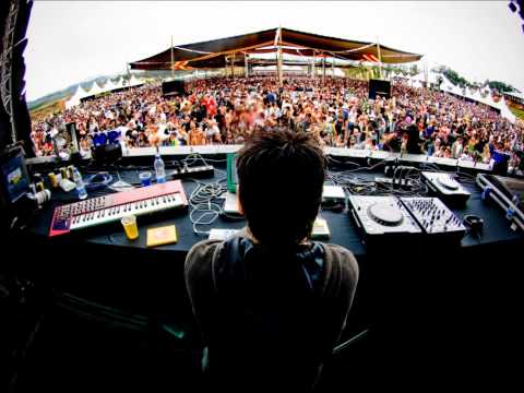 Earthling vs Poli - Studio Tan