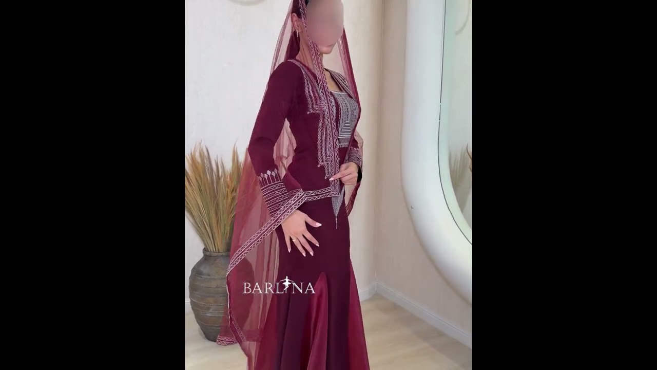 جلابية عنابية بتطريز فضي مع طرحة - XXL