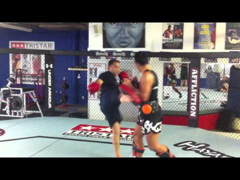 Kru Yod holding muay thai boxing pads (Session 2)
