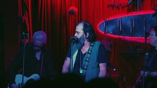 Steve Earle &amp; The Dukes - So You Wannabe An Outlaw [Official Music Video]