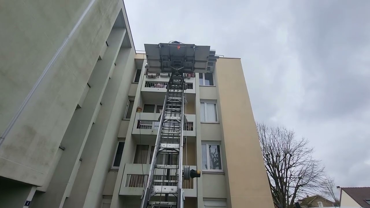 Monte-meuble ou escaliers : la bonne solution pour vos meubles lourds