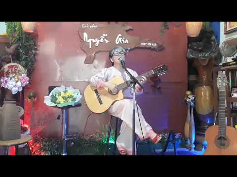 Dọc đường văn nghệ - Tố Mai