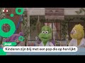 Nieuwe pop in Sesamstraat zit in een rolstoel