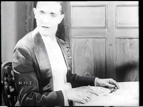 132 anni di STAN LAUREL - Stanlio, Crick, Il Magro - Estratto da "Due teste senza Cervello" 1985