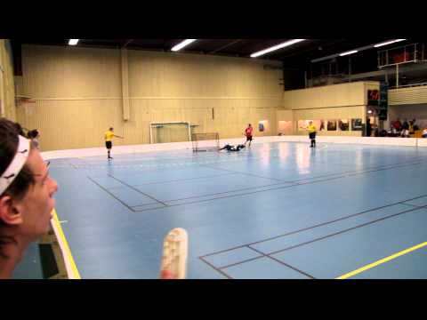 En skadad Andreas Melkerling sätter en straff mot Åtvidaberg 2011