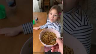 Download lagu ANAK BULE NGGAK MAKAN INDOMIE SETENGAH TAHUN GINI JADINYA #shorts mp3