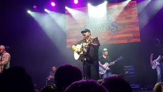 Luke Combs - I Know She Ain&#39;t Ready (Live @ Manchester)