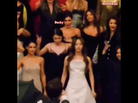 YouTube Shorts — Paris Fashion Week: Tqymeeftvzi