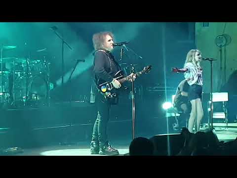 CHVRCHES. How Not To Drown (Feat. Robert Smith). Brixton Academy 16.03.2022.