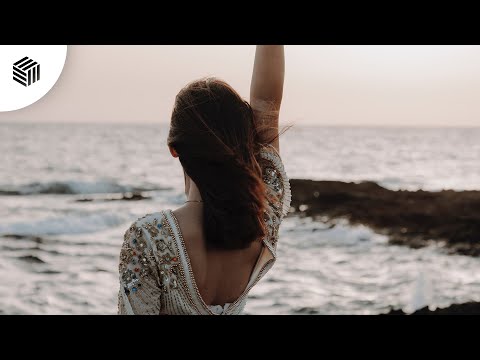 Jaxomy, Maxim Schunk & Victor Perry - Falling For You