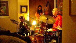 Jeff Jerolamon, Joan Vicens, Julio Fuster play Fungii Mama