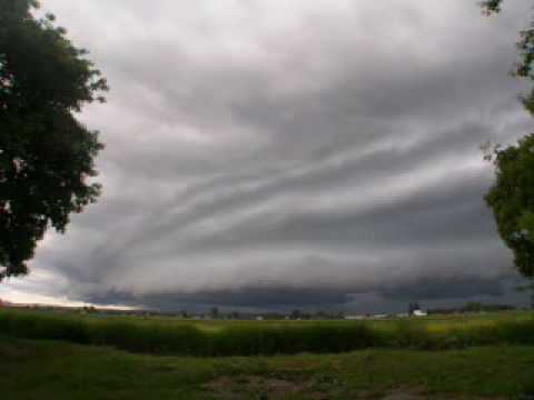 June 21 2009 Severe Thunderstorm with Amazing Shelf Cloud