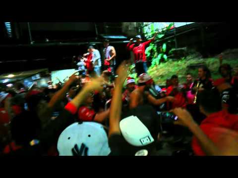 "Que si todos nos unimos, la vuelta vamos a dar ðŸŽ¶ðŸŽ¶" Barra: La 12 &bull; Club: Alajuelense