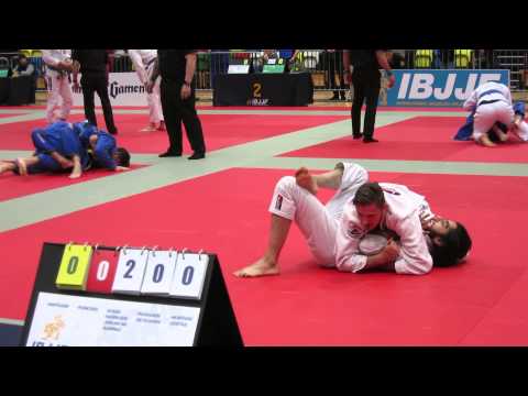 IBJJF London Winter International Open 2015 1st fight Mateusz Kacperski blue belt adult middle BJJ