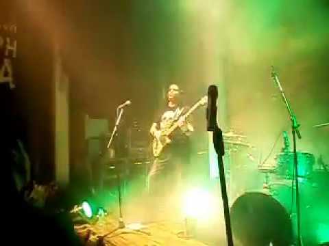 KOSTAS DOMENIKIOTIS - BASS SOLO AT  "MAVRI TRYPA" APRIL 2013