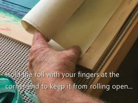 How to hold and place large washi for mokuhanga
