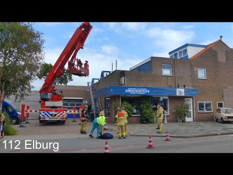 Afhijsing op de Bernhardlaan Texel + Ambulance met spoed naar de boot