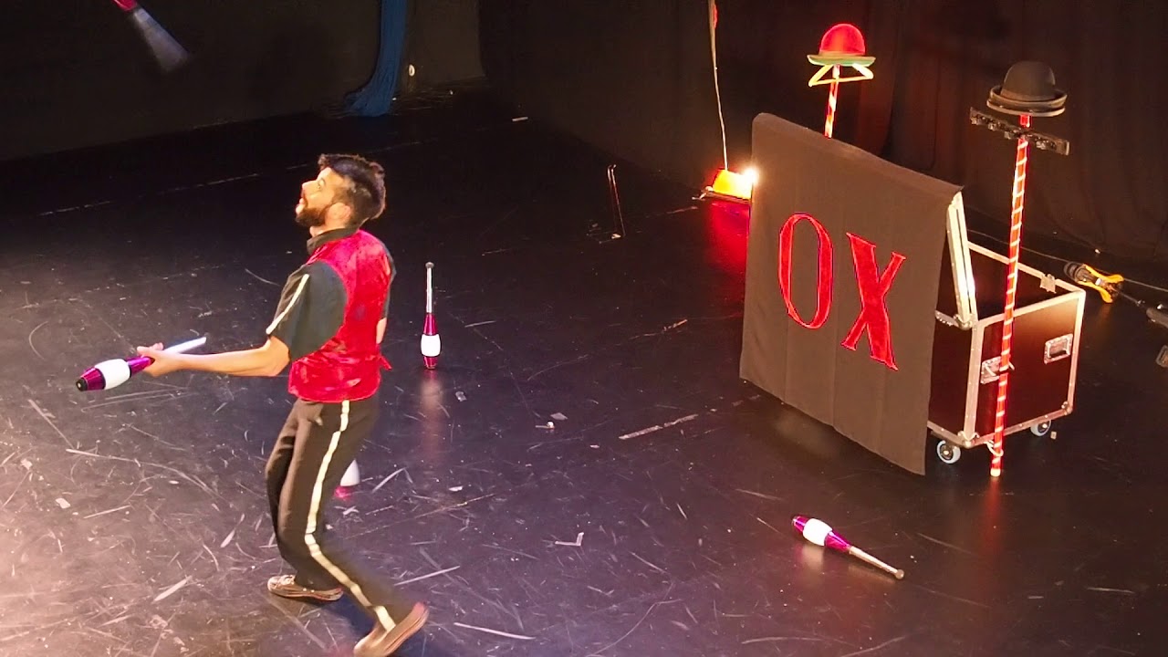 OX - Individual Circus - malabares con mazas