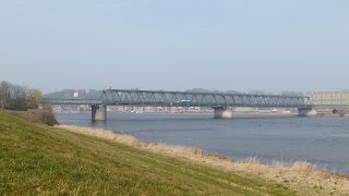preview picture of video 'Hohnstorf, Germany: Elbufer (Elbe Riverside), Elbbrücke bei Lauenburg - 4K Video Photo'