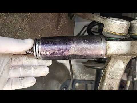 AUDI VAG upper control arm screw removal (querlenker klemm - schraube ) Homemade tool !!!