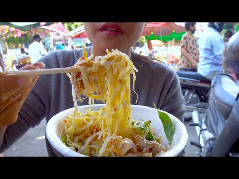 Yellow Noodle And Steamed Noodle - My Yummy Breakfast - $1.25 For A Bowl