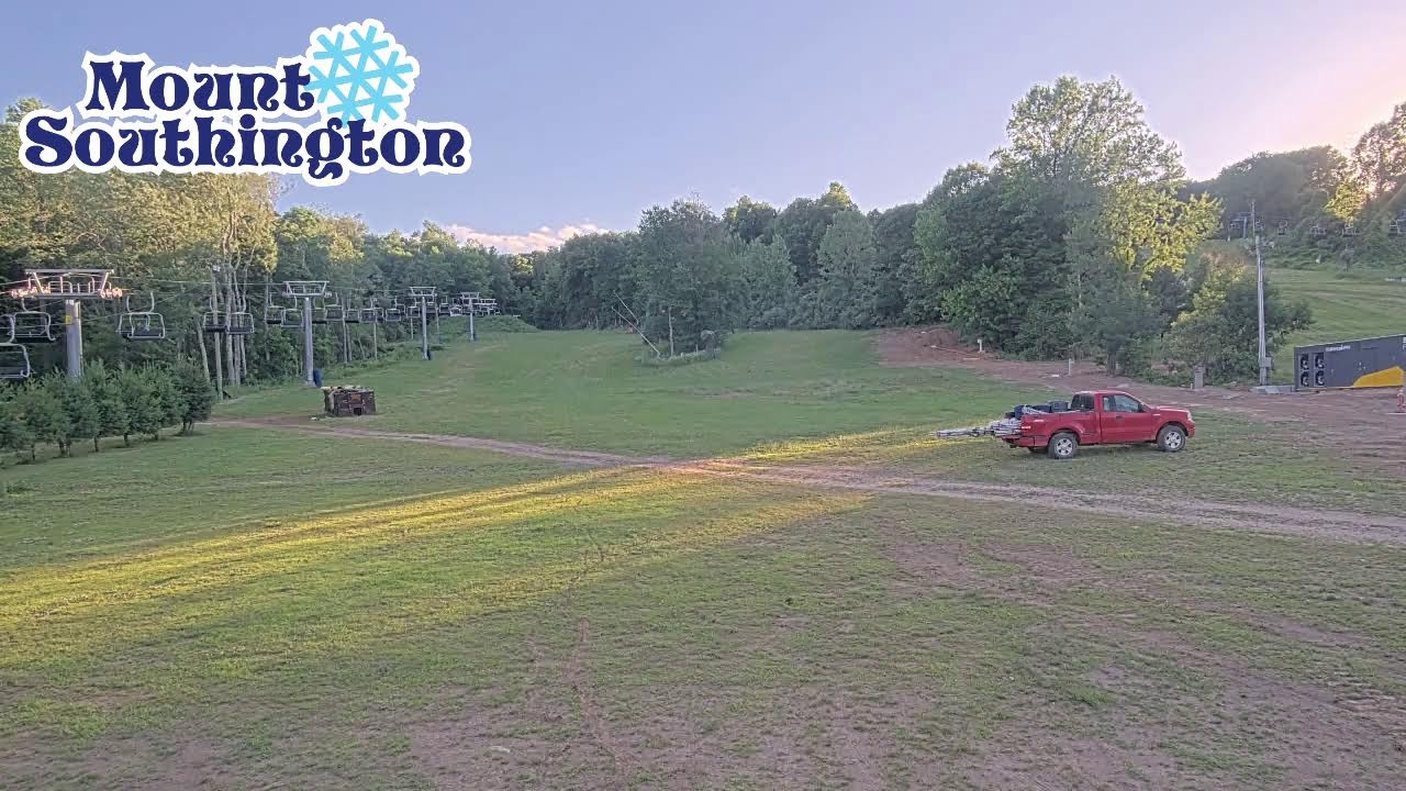 Live webcam view of Mount Southington Ski Area Slopes Cam