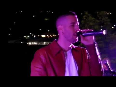 Livio Cori  canta " Un altra luce " pezzo che ha portato a Sanremo in duetto con Nino D'Angelo