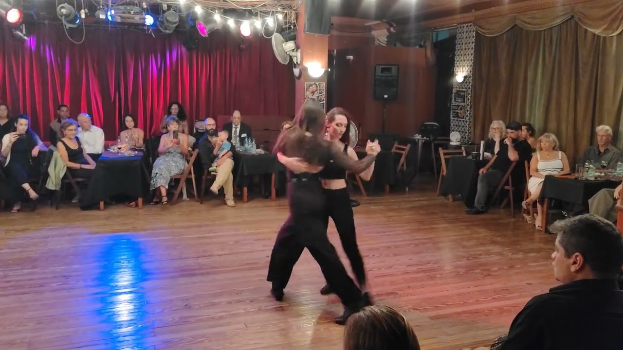 "Torrente" - Natasha Lewinger y Silvia Bivolaru