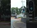 Oeps,  scootmobieler neemt verkeerde afslag en rijdt pardoes de rijbaan op  | RTV Oost