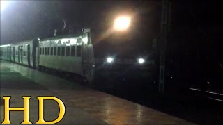 preview picture of video 'Late Night 3:45AM : LEGENDARY 12860 GEETANJALI EXPRESS Arrives At DURG JUNCTION'