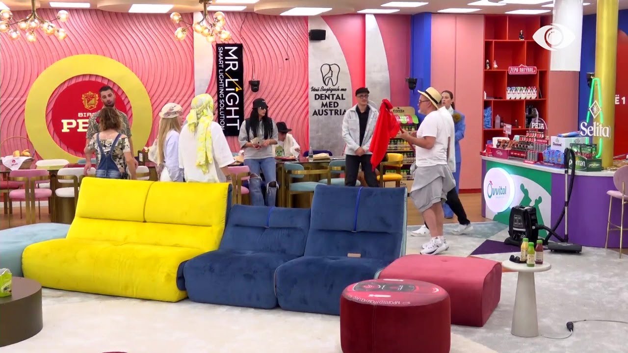 Bie gongu/ Banorët nisin “udhëtimin” rreth shtëpisë së BBVip